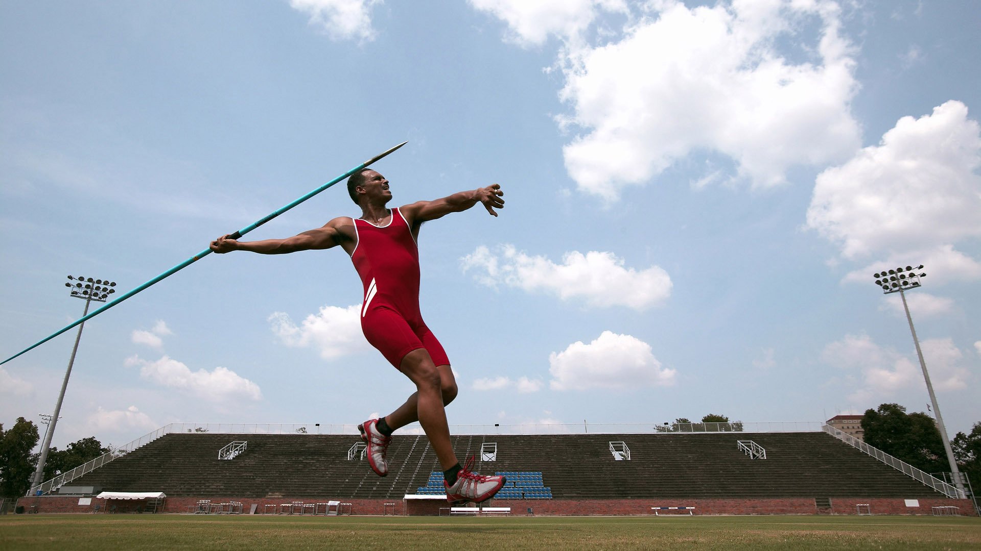 中小学体育教师专业发展路径，中小学体育教师服装发放标准